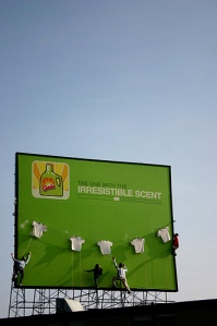 Irrestible-billboard-Ads-Banners-Posters-Glade-detergent-scent-Catchy